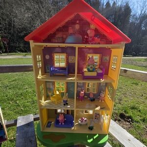 Peppa Pig Kids Lights and Sounds Family Home Playset Peppa 15 Accessories